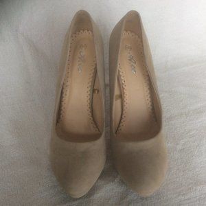 Nude/Tan Platform Pumps